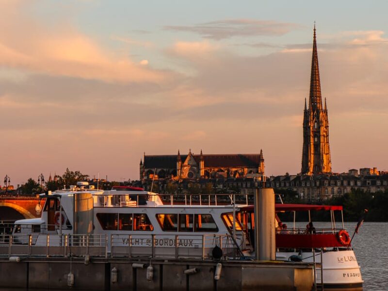Bordeaux: Garonne River Yacht Cruise With Brunch - Dining Experience