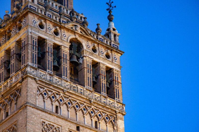 Bordeaux: Insta-Perfect Walk With a Local - Local Culinary Delights and Tastings