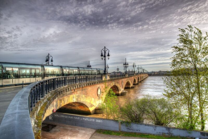 Bordeaux: Outdoor Escape Game Robbery In The City - Game Duration and Languages Offered