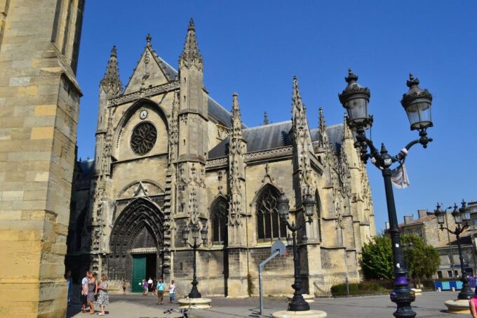 Bordeaux - Private Historic Walking Tour - Girondins Monument