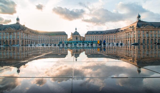 Bordeaux: Private Transfer Service - Sightseeing in the Region