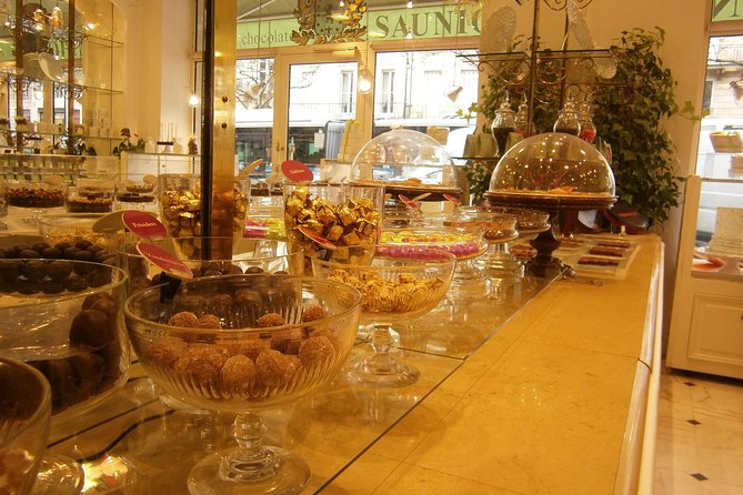 Bordeaux Super Saver Historic Gourmet Walking Tour With Lunch and Médoc Tour - Château Wine Tastings