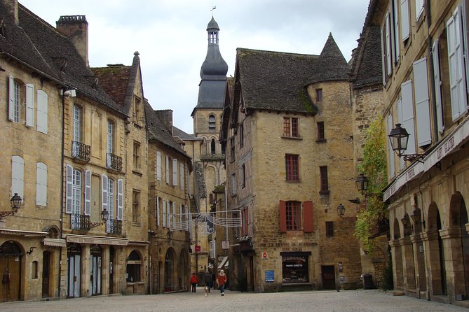 Bordeaux to Dordogne - Private Tour: Fortified Castles and Medieval Villages - Transportation and Comfort
