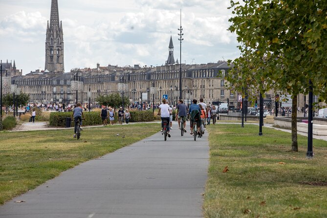 Bordeaux's Iconic Landmarks: A Private Bike Tour - Discovering Bordeauxs Architectural Gems