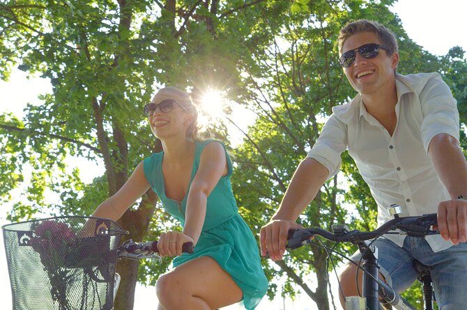 Bordeaux's Iconic Landmarks: A Private Bike Tour - Cycling Through the City Center