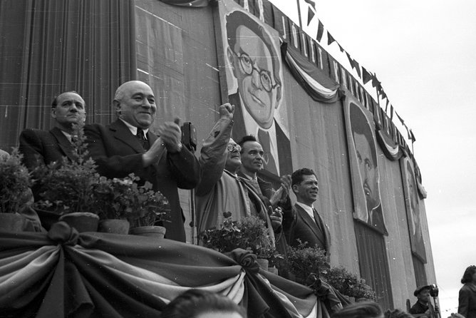 Born Under The Red Star - The History of Communism in Hungary - Private Tour - Communist-Themed Bar Experience