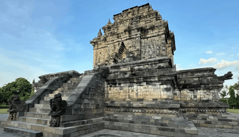 Borobudur, Chicken Church, & Mendut Temple by Motorbike - Key Points