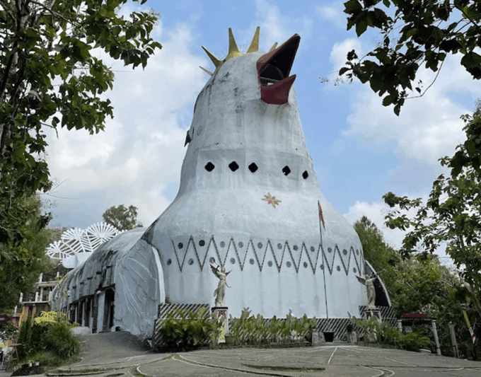 Borobudur, Chicken Church, & Mendut Temple by Motorbike - Frequently Asked Questions