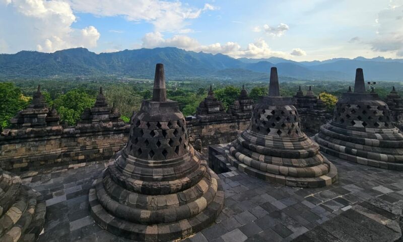 Borobudur Climb To The Top, Prambanan & Ramayana Ballet - Key Points