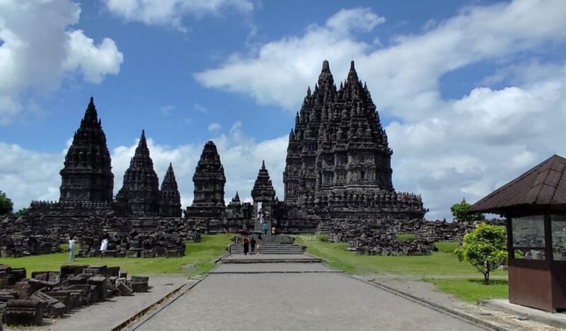 Borobudur Climb To The Top, Prambanan & Ramayana Ballet - Borobudur Climb