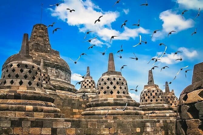 Borobudur Climb Up and Selogriyo Temple Rice Terraces Trekking - The Itinerary in Detail