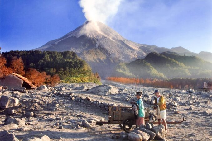 Borobudur Climb Up, Merapi Jeep & Prambanan With Entry Fees - Setumbu Hill