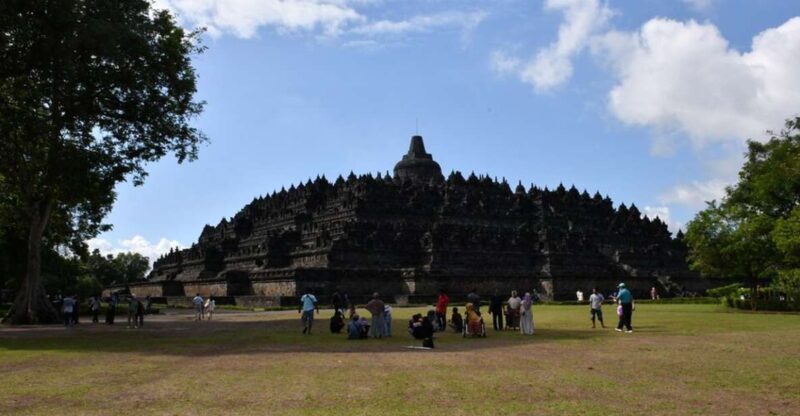 Borobudur One Day Tour From Semarang Port - Inclusions and Exclusions