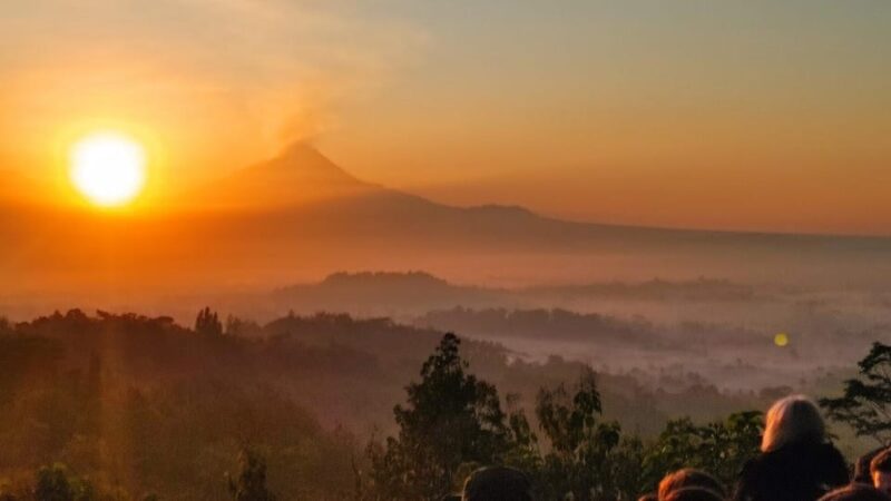 Borobudur Sunrise in Stumbu Hill, Chicken Church, Borobudur - Scenic Journey