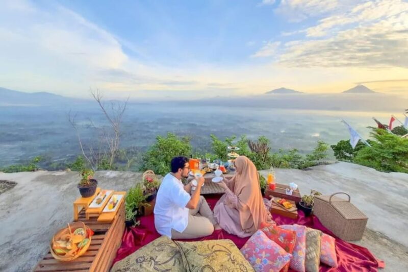 Borobudur Sunrise With Entry Fee and Luxurious Breakfast - Itinerary Highlights