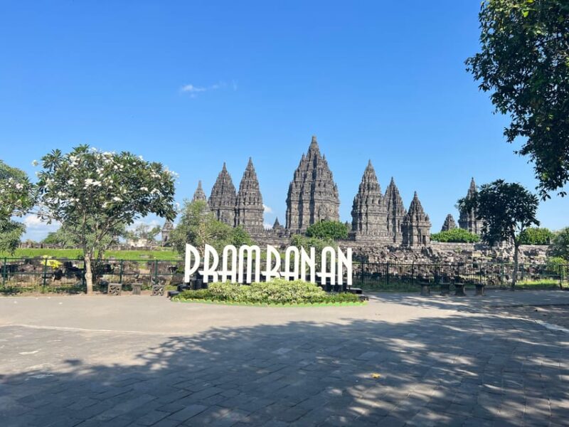 Borobudur Temple Climb To The Top & Prambanan Temple 1 Day - Exploring Borobudur Temple