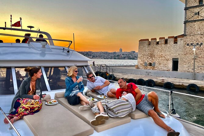 Bosphorus Sunset Luxury Yacht Cruise With Snacks and Live Guide - Complimentary Refreshments