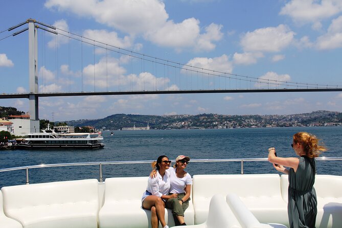 Bosphorus Yacht Cruise With Refreshments - Stopover at Kanlica - Refreshments and Delectable Treats