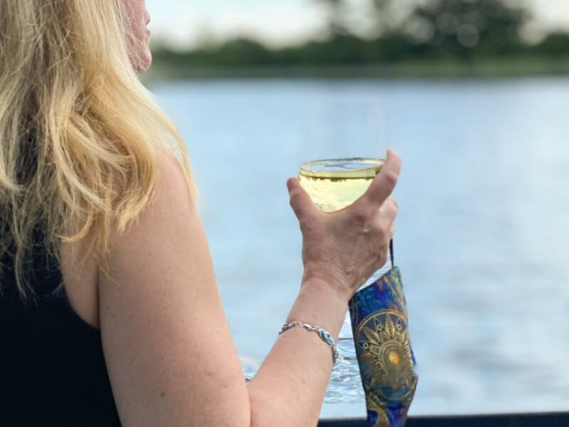 Boston: Buffet Lunch or Dinner Cruise on Boston Harbor - Meeting Point and Accessibility