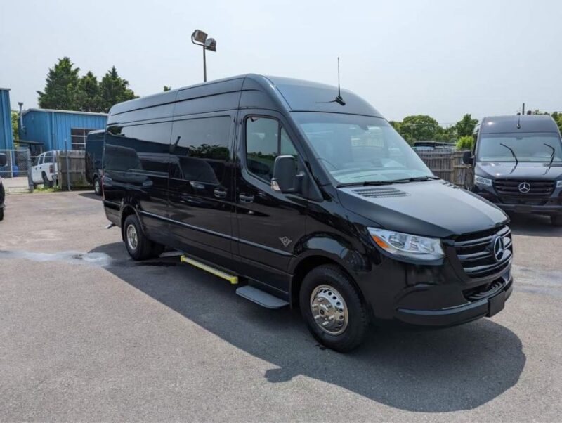 Boston: Luxor Limo Private Transfer and City Tour - Vehicle Amenities