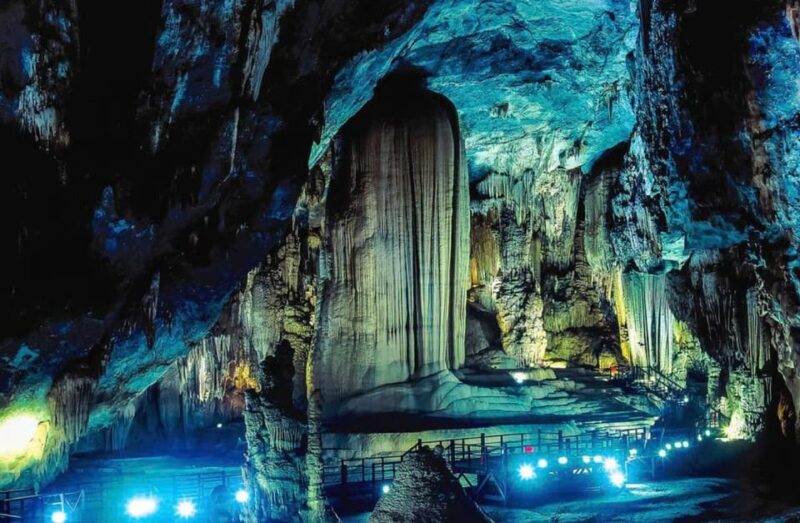 Botacnic Garden, Paradise Cave & Dark Cave Tour - Dining and Cuisine