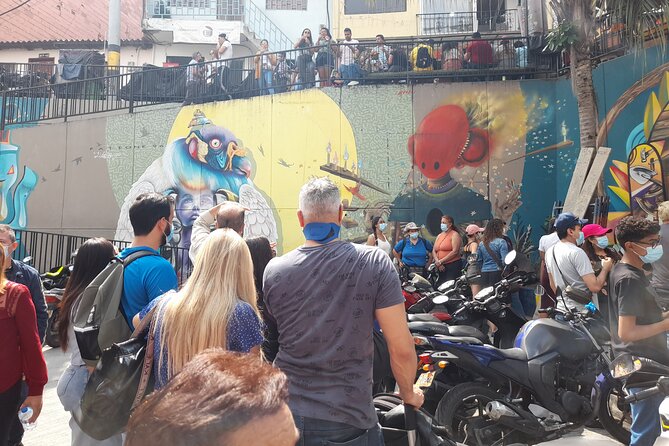 Botero Plaza and Comuna 13 Tour Includes the Metrocable - Accessibility