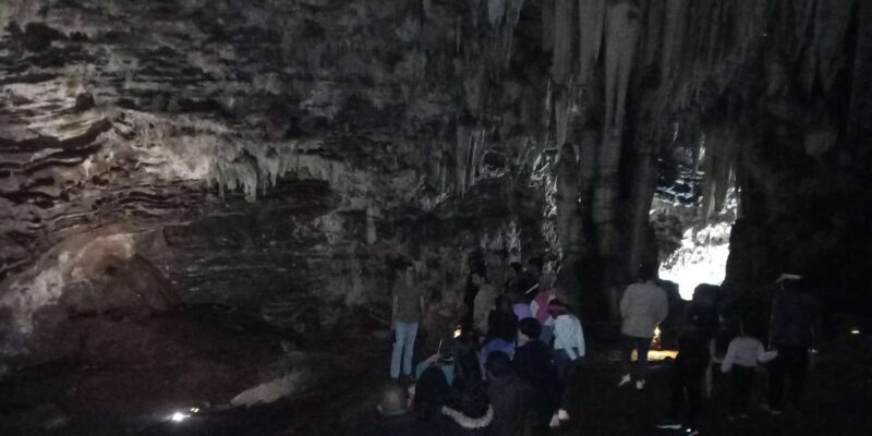 Bothongo Rhino and Lion Park and Wonder Caves - Duration and Itinerary
