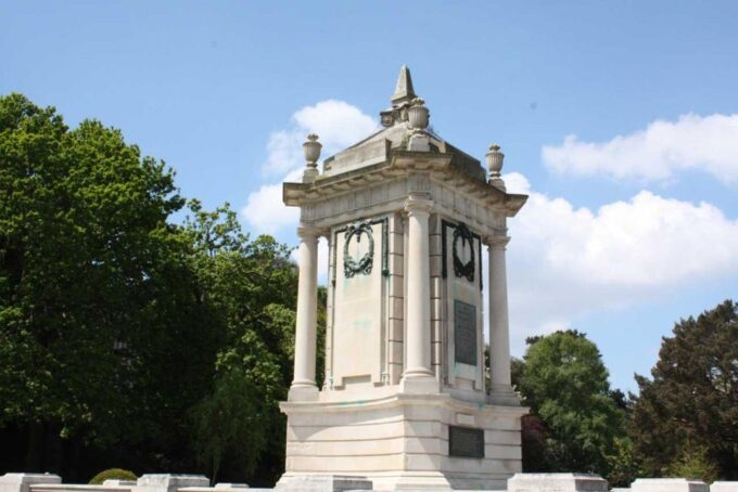 Bournemouth: Quirky Self-Guided Smartphone Heritage Walks - Find Answers to Clues