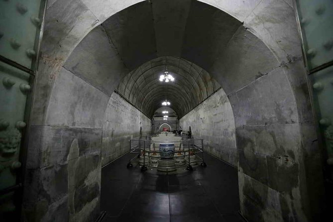 Boutique Tour: Juyongguan, Sacred Way and Dingling of Ming Tombs - Visiting the Sacred Way