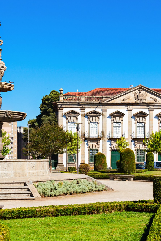 Braga: First Discovery Walk and Reading Walking Tour - Experience Highlights