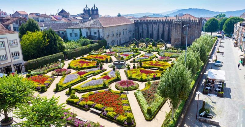 Braga: First Discovery Walk and Reading Walking Tour - Key Attractions