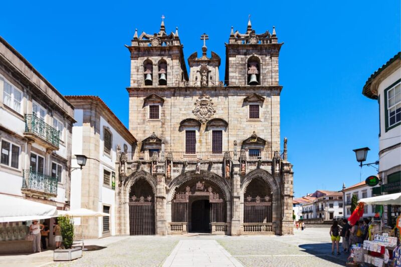 Braga: First Discovery Walk and Reading Walking Tour - Booking and Cancellation