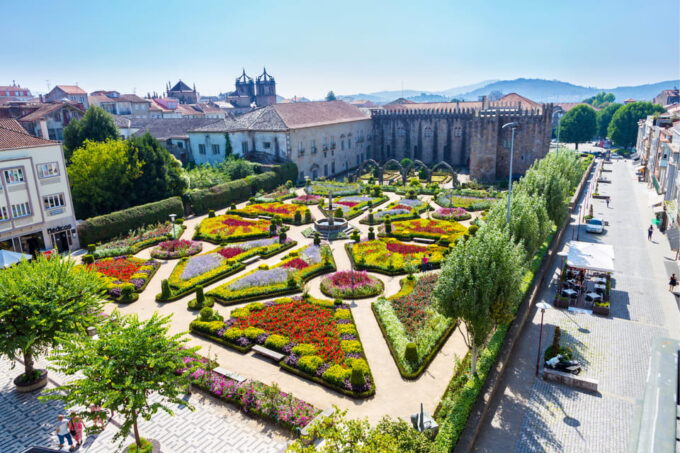 Braga: First Discovery Walk and Reading Walking Tour - What to Expect