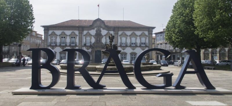 Braga & Guimarães Full-Day Tour From Porto - Guimarães