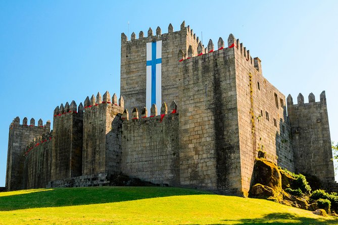 Braga & Guimarães Tour - Historical Castle, Palace, Cathedral and Lunch Included - Quick Points