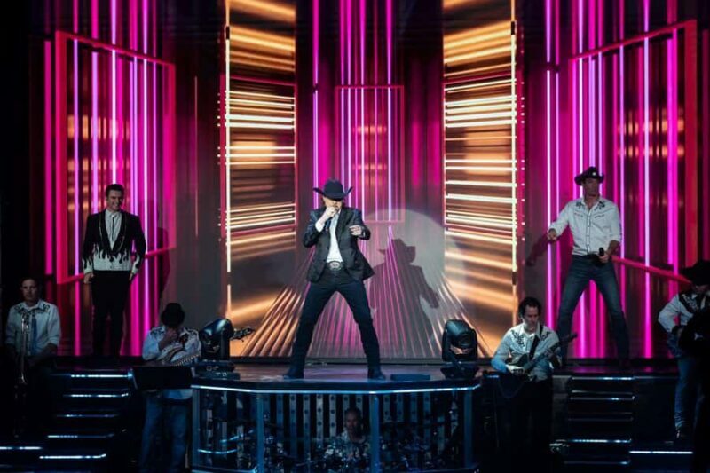 Branson: Clay Cooper's Country Express Show Tickets - Seating and Theater Atmosphere