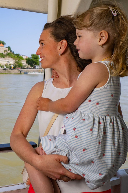 Bratislava: Sightseeing Bus Tour and City Cruise - Sightseeing Bus Tour Itinerary
