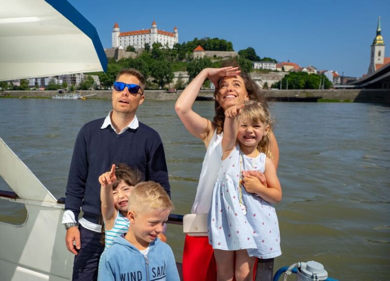 Bratislava: Sightseeing Bus Tour and City Cruise - Customer Ratings and Feedback
