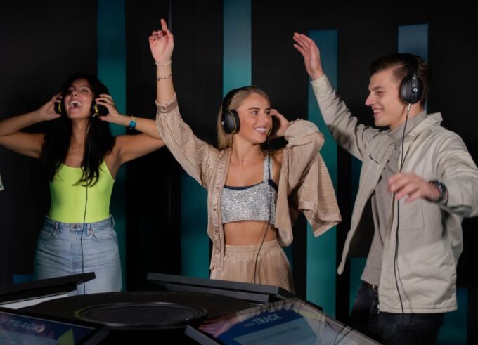 Breda: Ticket ONSTAGE Immersive Audiovisual Experience - Inclusions and Extras