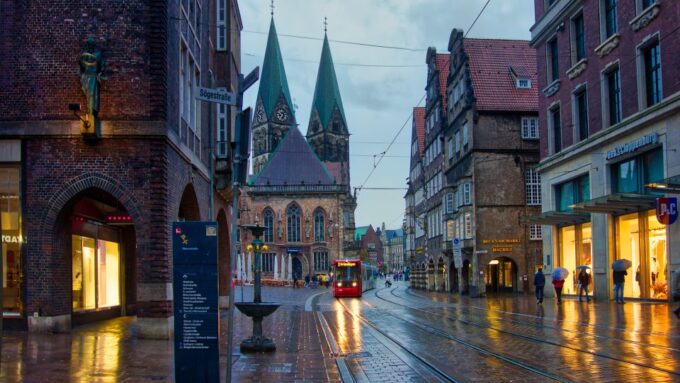Bremen City Walk - Der Bremer Roland Statue