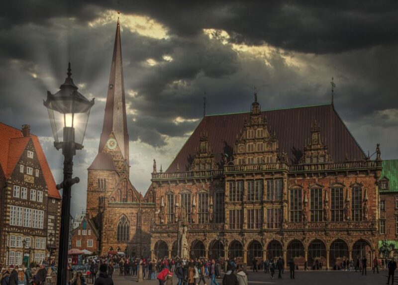 Bremen: Private Christmas Market Tour - Market Atmosphere