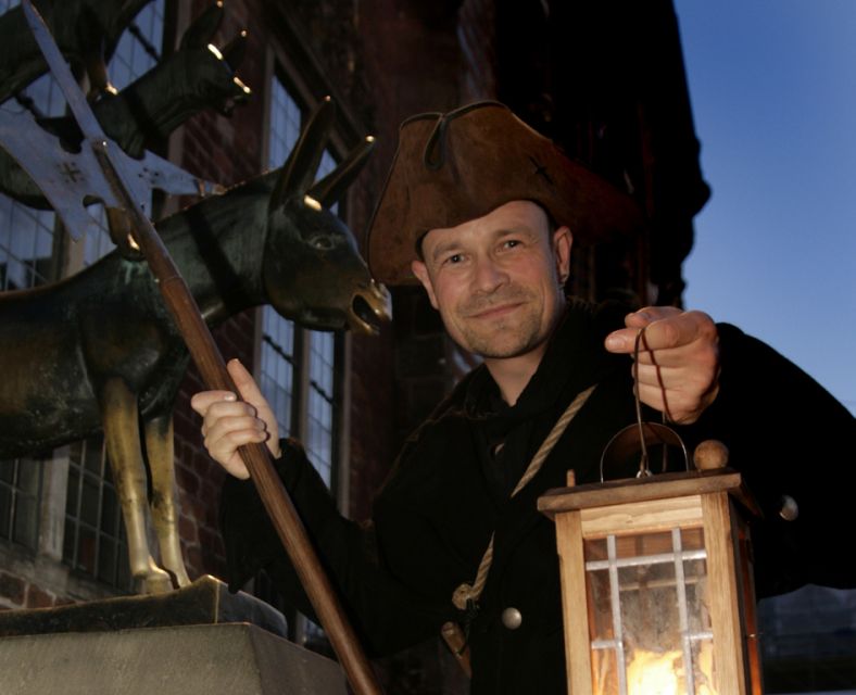 Bremen: Walking Tour in German With Night Guard - Tour Overview