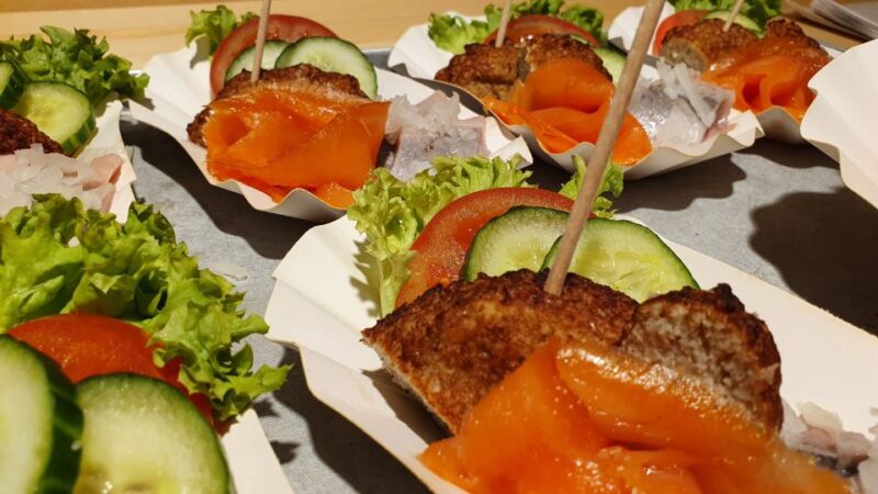 Bremerhaven: Fish Bite Guided Walking Tour - Language and Cancellation