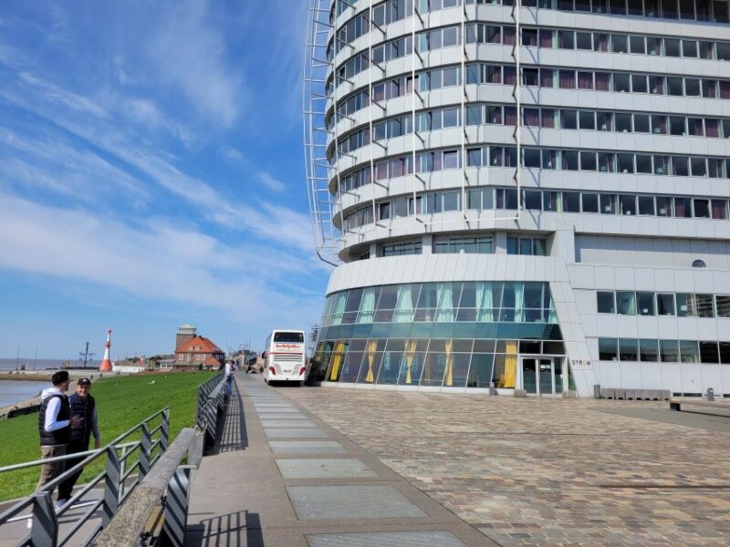 Bremerhaven: Harbor Bus Tour - Spotting Cruise Ships and Steamboats