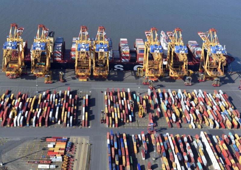 Bremerhaven: Harbor Bus Tour - Schaufenster Fishery Harbor Attractions