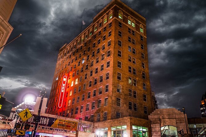 Brew City Ghosts: Macabre Milwaukee By US Ghost Adventures - Exploring Milwaukees Haunted History