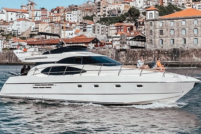 BRIDGES EXPERIENCE 2h-Private Yacht Tour in the City of Porto - Included Amenities and Insurance