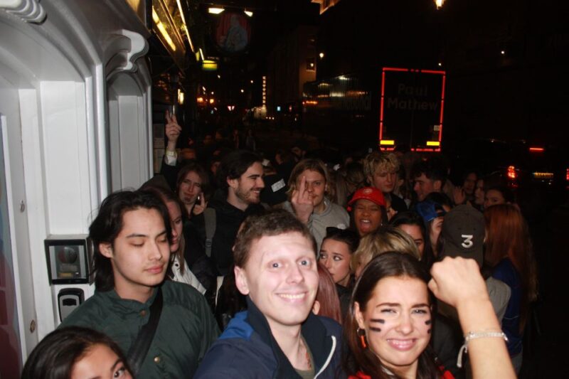 Brighton: Bar Crawl of Five Venues With Drink Deals & Shots - Key Points