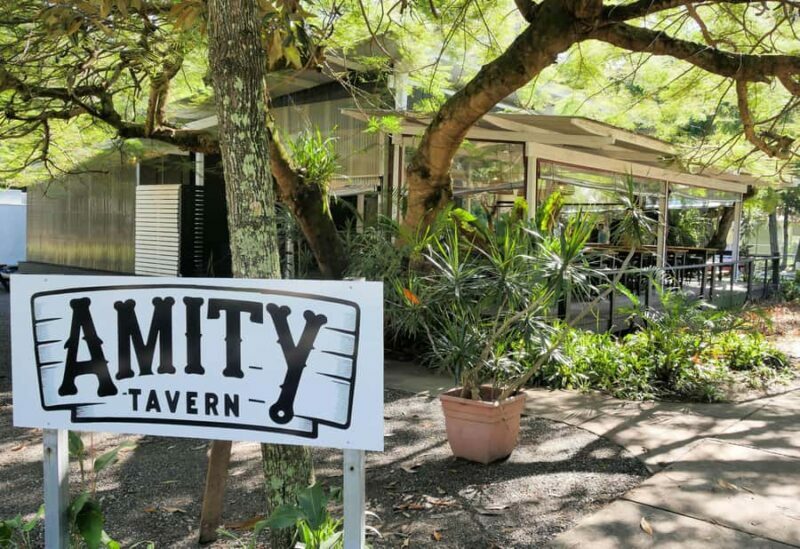 Brisbane: Island Pub Crawl with Lunch and High-Speed Boat - The Thrill of Moreton Island