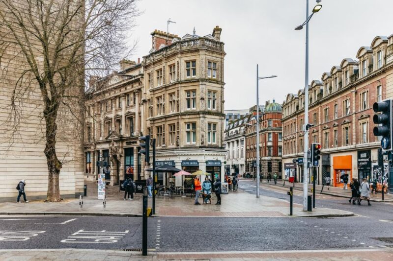 Bristol: Blackbeard to Banksy Guided Walking Tour - Charming Hatchet Inn and Cenotaph